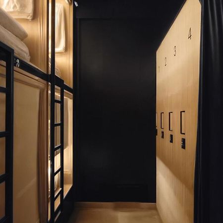 Westay Capsule Hostel Dubai Exterior foto